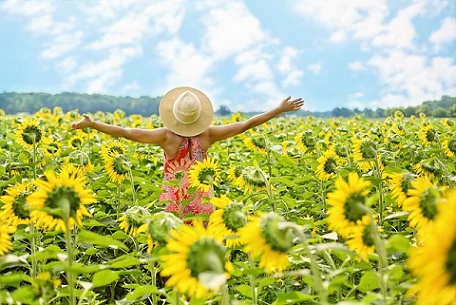 Vieillir Heureux : 6 Stratégies pour défier l’âge
