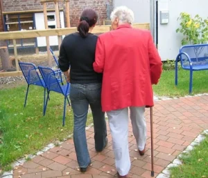 Le deuil blanc : Comment Faire face à une absence présente 2 deuil blanc aidant promenade