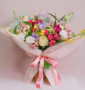 Fetes des meres bouquet de fleurs blanches et roses