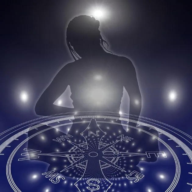 boussole intérieure sur un fond bleu nuit silhouette de femme avec un représentation de boussole blanche à l'avant